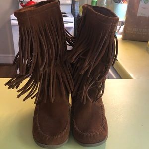 Minnetonka wedge fringe boots
